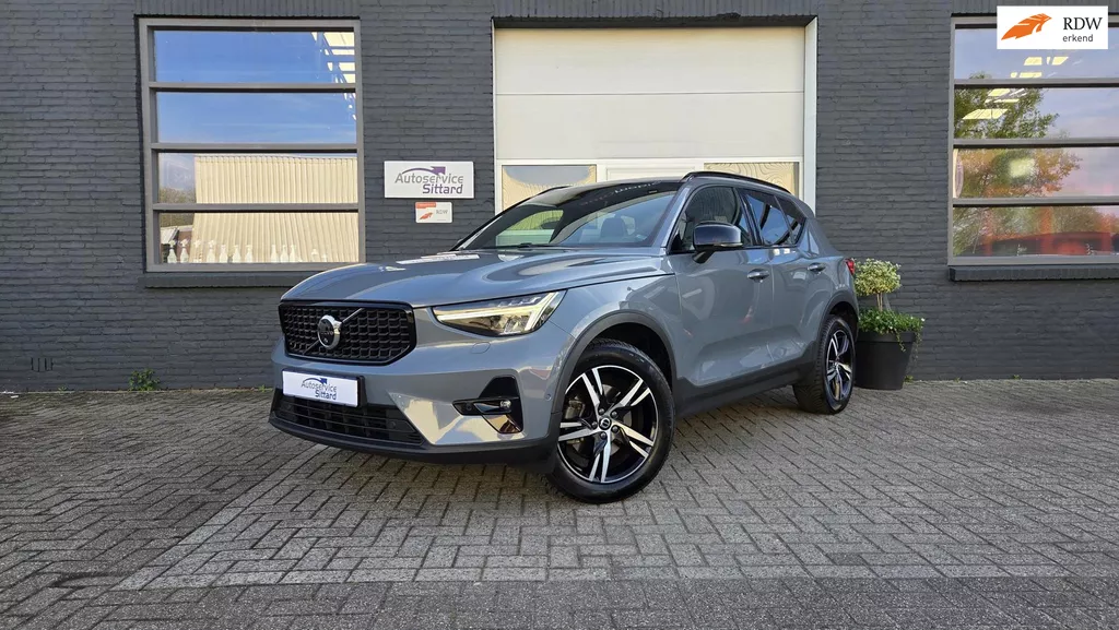 Volvo XC40 2.0 B3 Plus Dark Mild Hybride